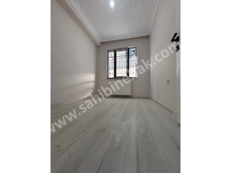 İstanbul Bahçelievler cumhuriyet mah de satılık 82m² 2+1- bahçe.kat daire