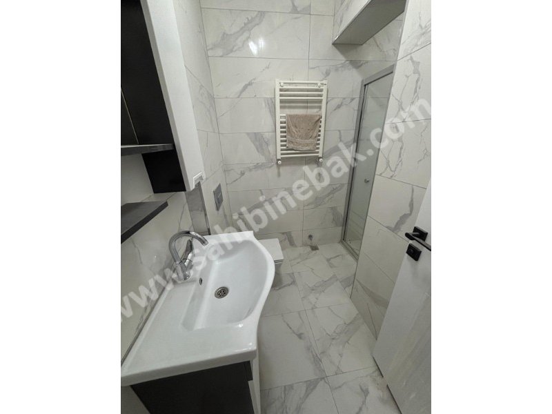 İstanbul Bahçelievler cumhuriyet mah de satılık 82m² 2+1- bahçe.kat daire