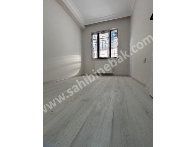 İstanbul Bahçelievler cumhuriyet mah de satılık 82m² 2+1- bahçe.kat daire