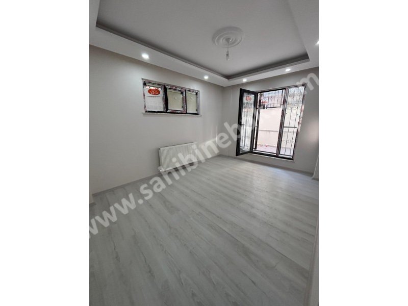 İstanbul Bahçelievler cumhuriyet mah de satılık 82m² 2+1- bahçe.kat daire