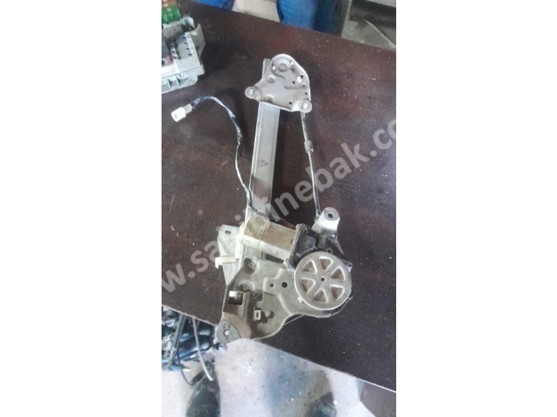 Mazda 626 sol arka cam krikosu otomatik motorlu 92 98 arası yedek parça