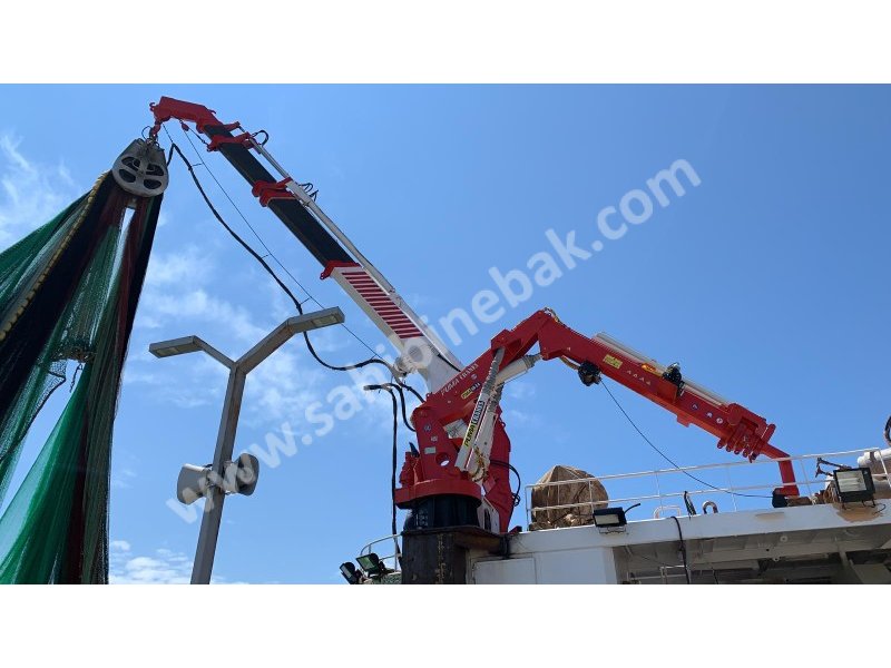 Hydraulic marine crane