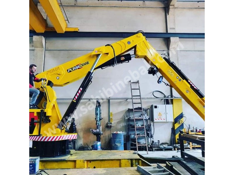 Hydraulic marine crane