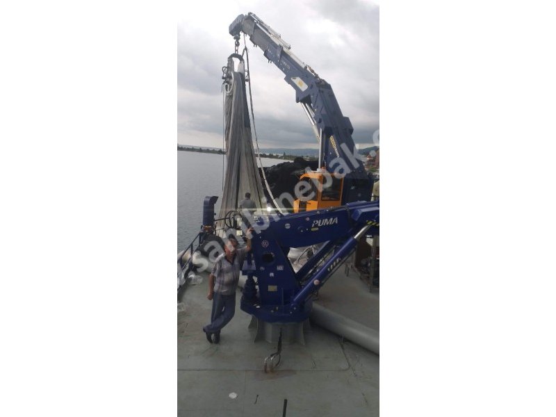 Hydraulic marine crane