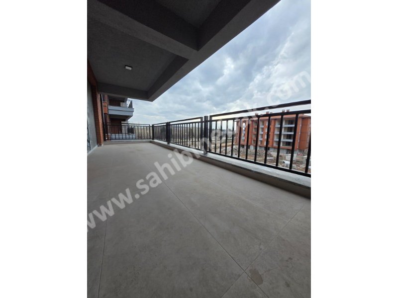 ESKİŞHİR SÜMER MAHALLESİNDE KİRALIK 4+1 210m2 DAİRE