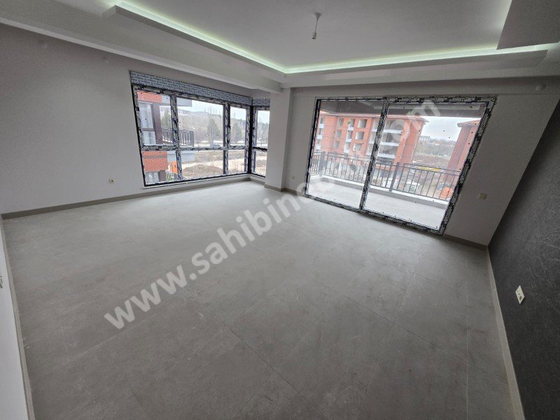 ESKİŞHİR SÜMER MAHALLESİNDE KİRALIK 4+1 210m2 DAİRE