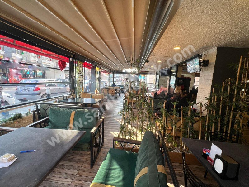 AYDINLIKEVLERDE CADDE ÜSTÜ CAFE