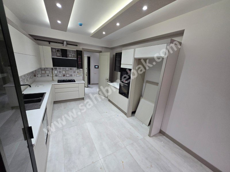 ESKİŞEHİR SÜMER MAHALLESİ KIZILYERDE SATILIK 4+1 205m2 DAİRE