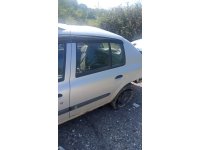 Renault Clio sol arka kapı