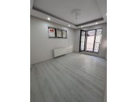 İstanbul Bahçelievler cumhuriyet mah de satılık 82m² 2+1- bahçe.kat daire